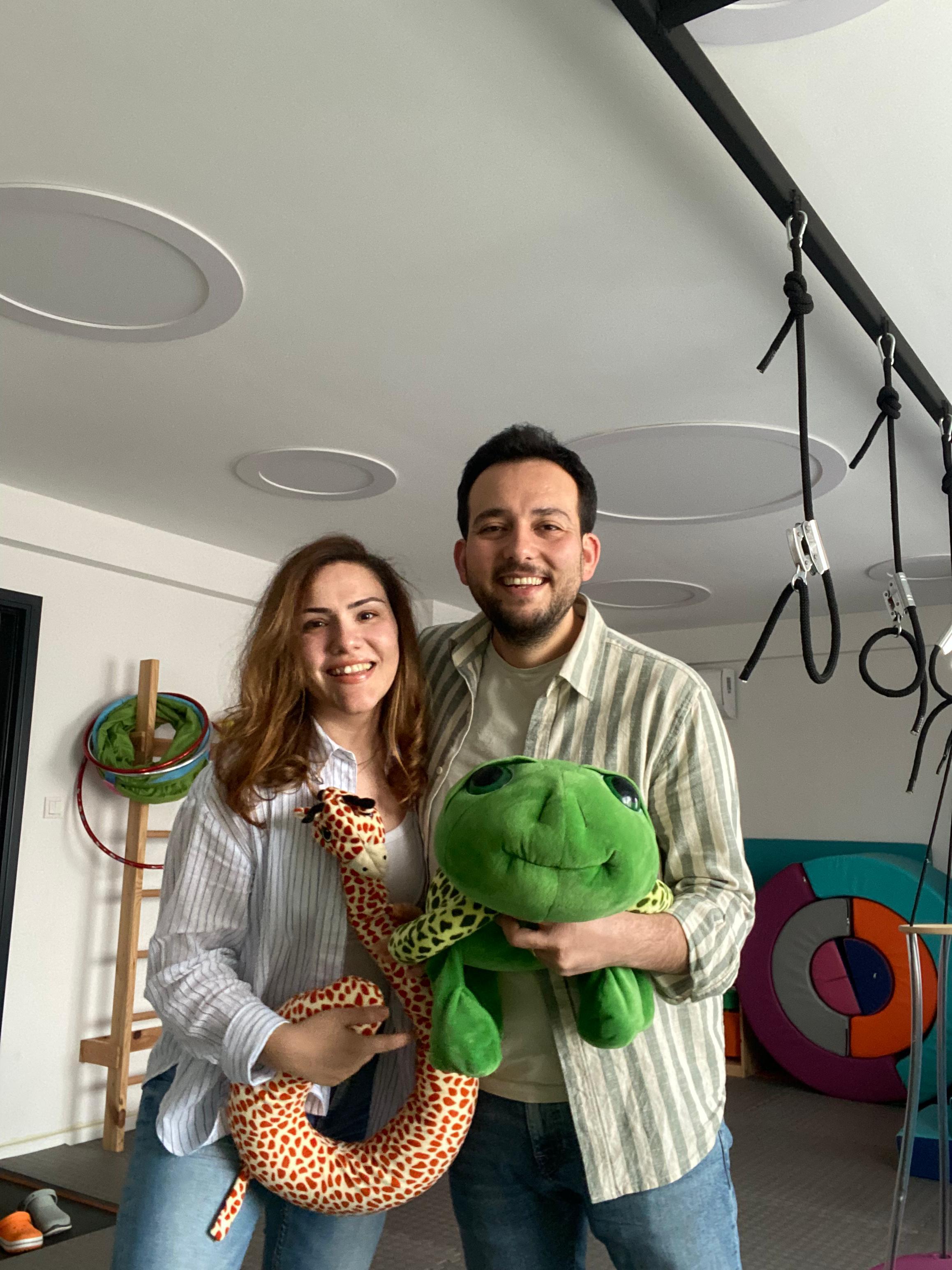 Çocuk fizyoterapisti Fzt. Muttalib Gök ve Fzt. Özlem Aydın Gök